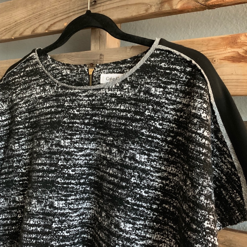 Calvin Klein Textured Top - Picture 2 of 3
